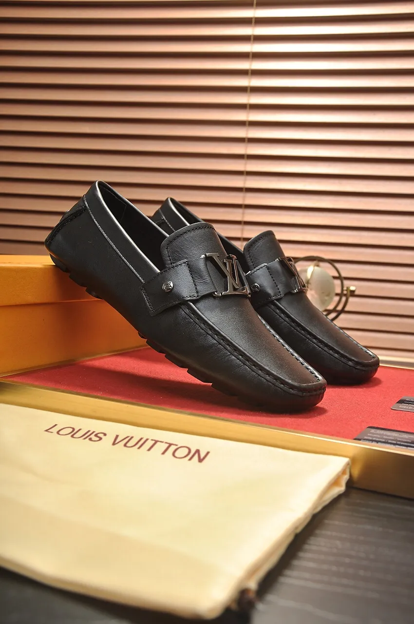 Men's men's shoes 💰420💶 [LV Doudou shoes] (water-dyed cowhide lining) new model is on the market, available on the official website. The new Doudou shoes are processed into single-color materials, and the uppers are made of imported cowhide material. The body of the shoe is fully hemmed with mark thread, and is lined with imported original cowhide leather. The elegant shoe shape is super suitable for all-matching, and the size is 38-44.